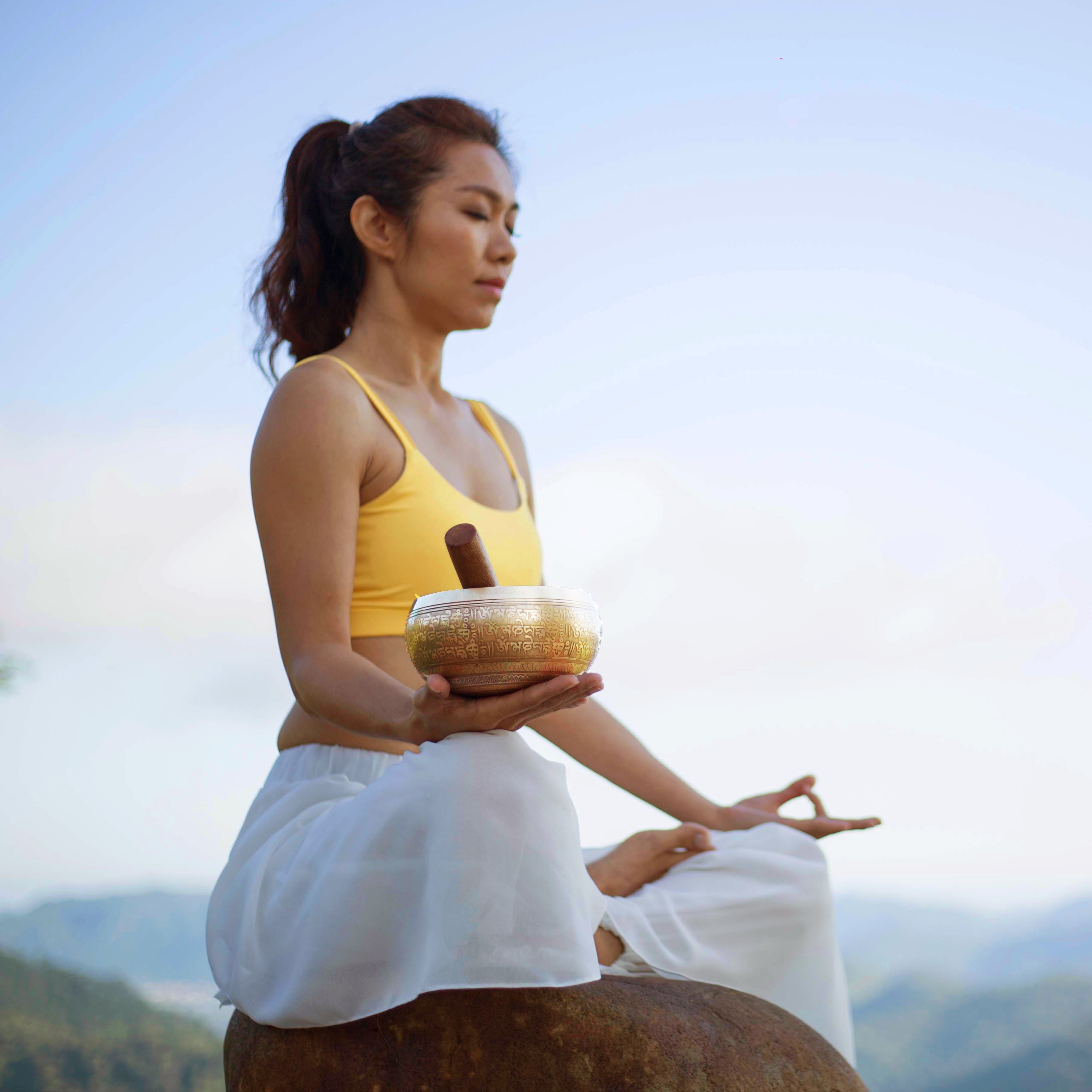 Mandala Crafts Tibetan Singing Bowl Set - Nepal Sound Bowl for Healing - Meditation Bowl Tibetan Sing Bowl for Mindfulness Yoga Meditation Decor